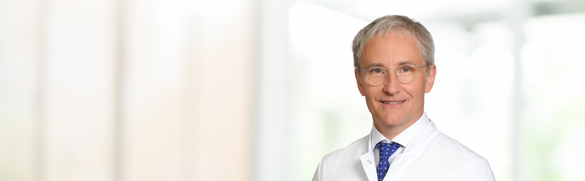 Dr. med. Klaus Post Porträt von Dr. med. Klaus Post, MBA, Chefarzt, Facharzt für Anästhesie, spezielle Schmerztherapie, Notfallmedizin, Akupunktur am Sana Klinikum Coburg der Sana Kliniken Oberfranken.