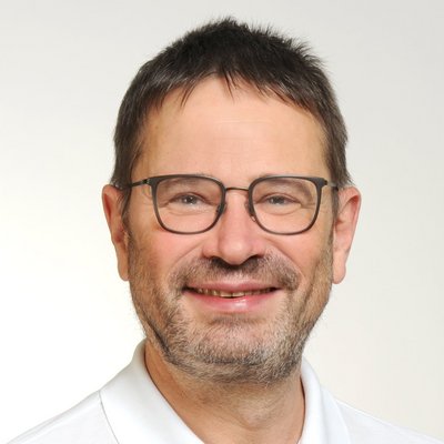 Porträt von Dr. med. Rolf Seipel, Facharzt für Innere Medizin, Gastroenterologie, Hepatologie, Diabetologie, Ernährungsmedizin, Notfallmedizin am Klinikum Lichtenfels MVZ.