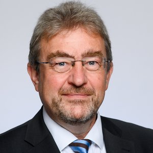 Dr. Christian Mayr, Prokurist Sana Management Service GmbH Dr. Christian Mayr, Prokurist Sana Management Service GmbH