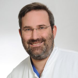 Dr. med. Andreas Markl Porträt von Dr. med. Andreas Markl, Oberarzt, Facharzt für Innere Medizin, Internistische Intensivmedizin am Sana Klinikum Coburg der Sana Kliniken Oberfranken