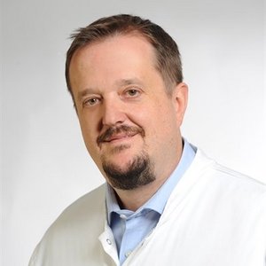 Dr. med. Steffen Schnupp Porträt von Dr. med. Steffen Schnupp, Chefarzt für Innere Medizin und Kardiologie am Klinikum Coburg der Sana Kliniken Oberfranken.