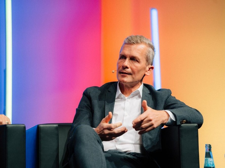 {f:if(condition:'{item.images.0.alternative}', then:'{item.images.0.alternative}'}