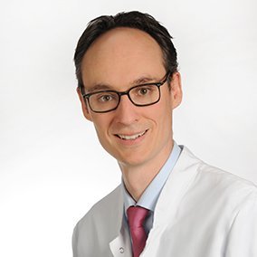 Dr. Dr. med. Mathias Forkmann, PhD Porträt von Dr. Dr. med. Mathias Forkmann, PhD, Leitender Oberarzt der Elektrophysiologie, Facharzt für Innere Medizin und Kardiologie, Elektrophysiologie, Zusatzqualifikation Spezielle Rhythmologie am Sana Klinikum Coburg der Sana Kliniken Oberfranken