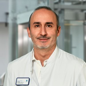 Portraitfoto von Sinan Turak, Facharzt für Orthopädie und Unfallchirurgie, Spezielle Unfallchirurgie, D-Arzt-Vertreter; ATLS Provider, Hygienebeauftragter Arzt