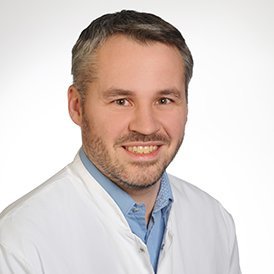 Torsten Müller Porträt von Torsten Müller Stellvertretender Chefarzt, Leitender Oberarzt für für Anästhesiologie, Zusatzbezeichnung Intensivmedizin, Notfallmedizin am Sana Klinikum Coburg der Sana Kliniken Oberfranken.