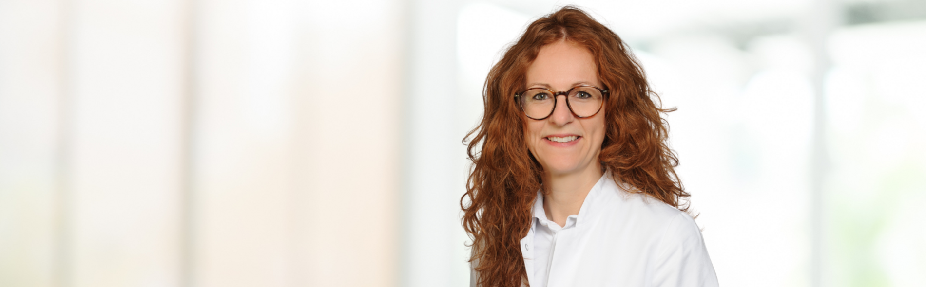 Dr. med. Franziska Groenen Porträt von Dr. med. Franziska Groenen, Chefärztin Zentrale Notaufnahme am Klinikum Coburg der Sana Kliniken Oberfranken.