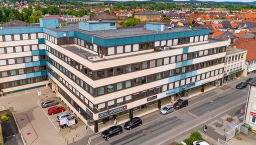 Aus der Luft aufgenommenes Foto des MVZ Lichtenfels der Sana Kliniken Oberfranken. 