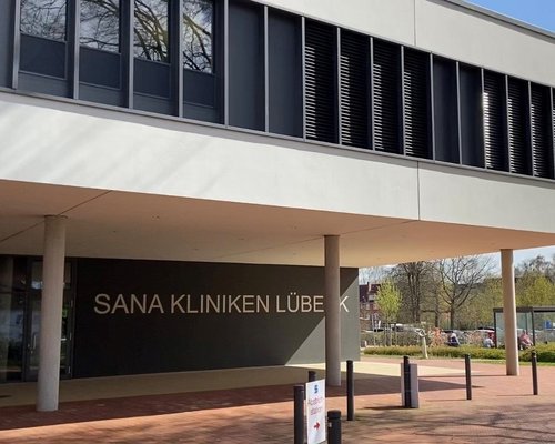 Außenansicht der Sana Kliniken Lübeck