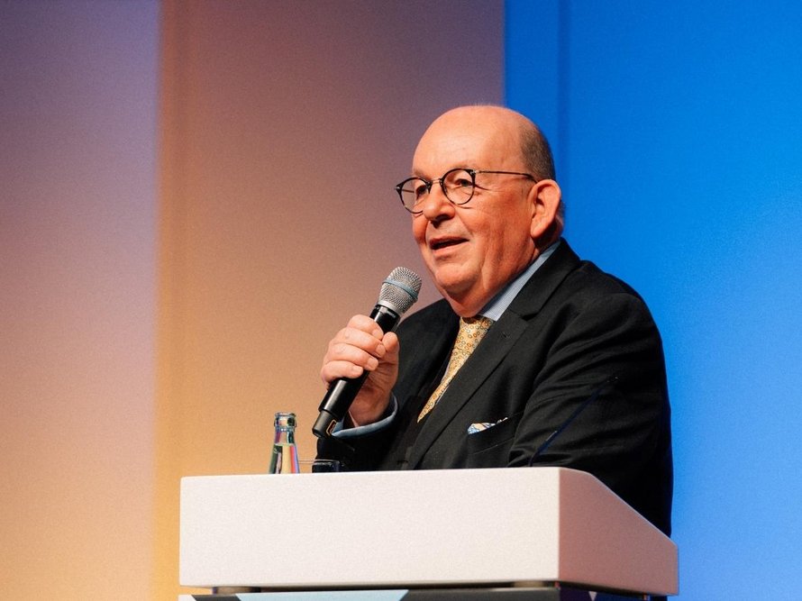 {f:if(condition:'{item.images.0.alternative}', then:'{item.images.0.alternative}'}