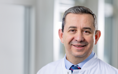 Porträt Dr. med. univ. Süleyman Saz Chefarzt Hämatologie und Internistische Onkologie