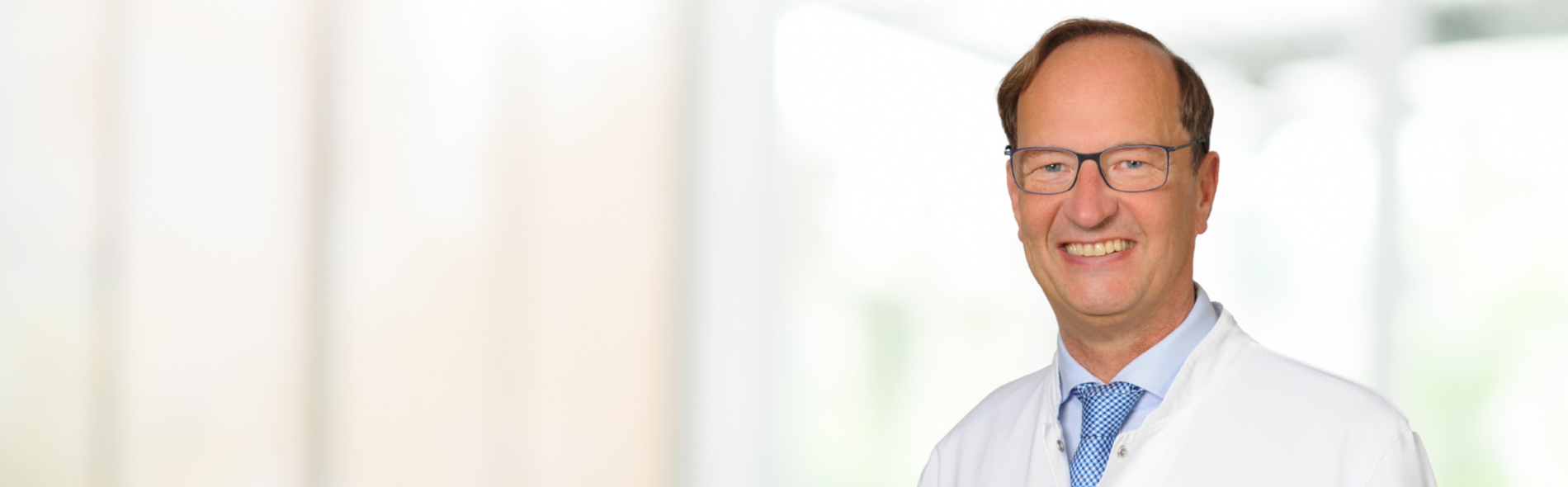 Priv.-Doz. Dr. med. habil. Marcus Thieme Porträt von Priv.-Doz. Dr. med. habil. Marcus Thieme, Chefarzt Klinik für Gefäßmedizin am Klinikum Coburg der Sana Kliniken Oberfranken.