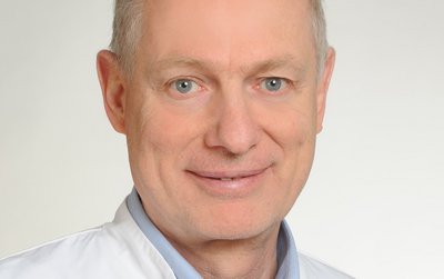 Porträt von Dr. med. Christoph Sommer, Chefarzt für Schmerztherapie am Klinikum Lichtenfels der Sana Kliniken Oberfranken.