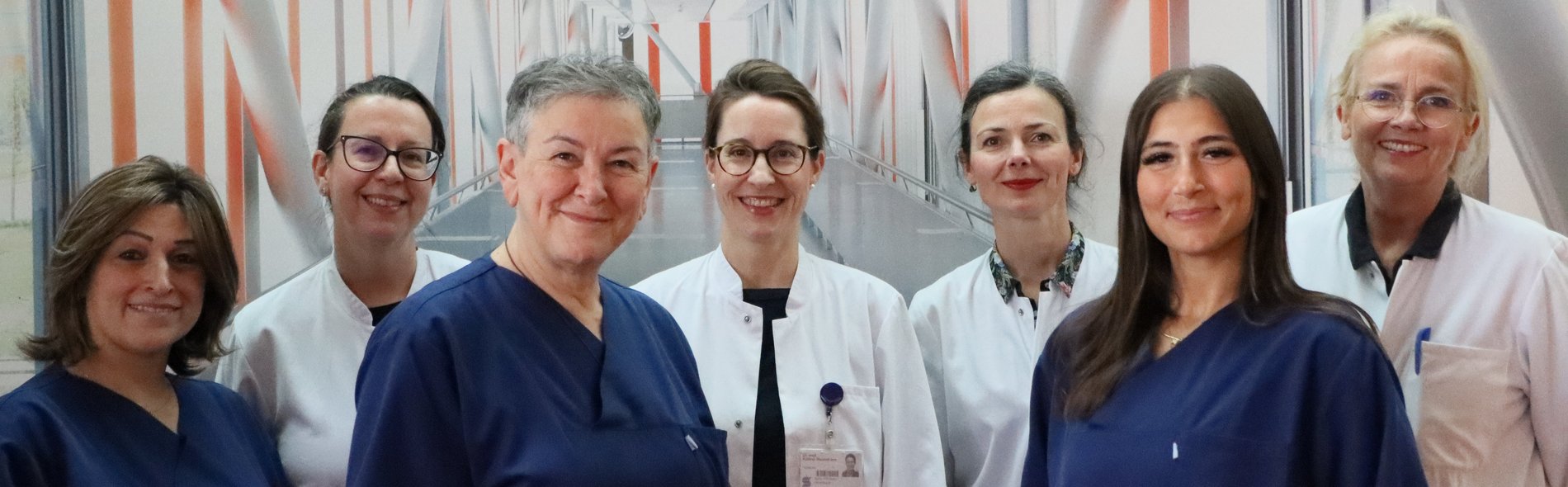 Gruppenfoto vom Ärzte- und Pflegeteam der Gynäkologie & Pränataldiagnostik im MVZ Offenbach