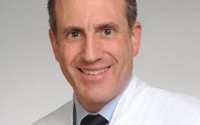 Porträt von Prof. Dr. med. Dr. phil. Dr. hc. Thomas Bschleipfer, Chefarzt Urologie am Klinikum Coburg der Sana Kliniken Oberfranken.