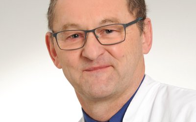 Porträt Dr. med. Johann Haneder, Leitender Arzt Zentrale Notaufnahme am Klinikum Lichtenfels der Sana Kliniken Oberfranken.