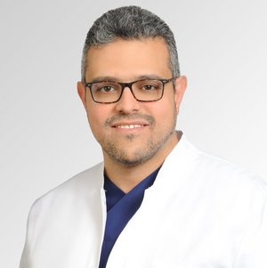 Mohamed Abdulrahman Porträt von Mohamed Abdulrahman, Oberarzt, Facharzt für Innere Medizin und Kardiologie am Sana Klinikum Coburg der Sana Kliniken Oberfranken.