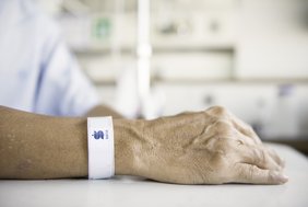 Armbänder sind ein wichtiger Bestandteil der Patientensicherheit im Sana-Klinikum Remscheid. (Foto: fotolia)