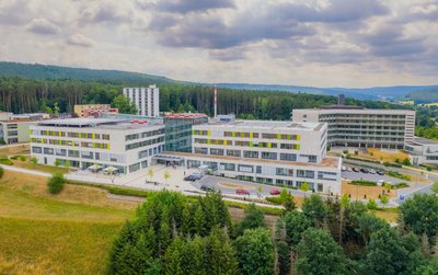 Luftaufnahme-Foto vom Klinikum Lichtenfels der Sana Kliniken Oberfranken.