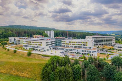 Luftaufnahme-Foto vom Klinikum Lichtenfels der Sana Kliniken Oberfranken.