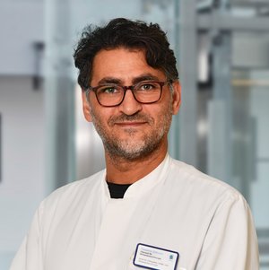 Portraitfoto von Ossama Zalloum, Facharzt für Neurochirurgie, DWG-Basiszertifikat